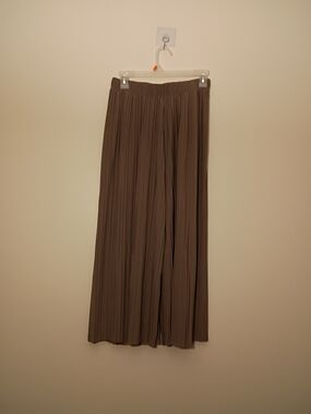 Jon & Anna Pleated Wide-Leg Pants in Taupe Brown